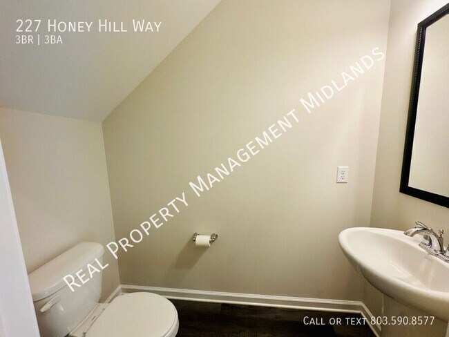 Foto del edificio - 227 Honey Hill Way