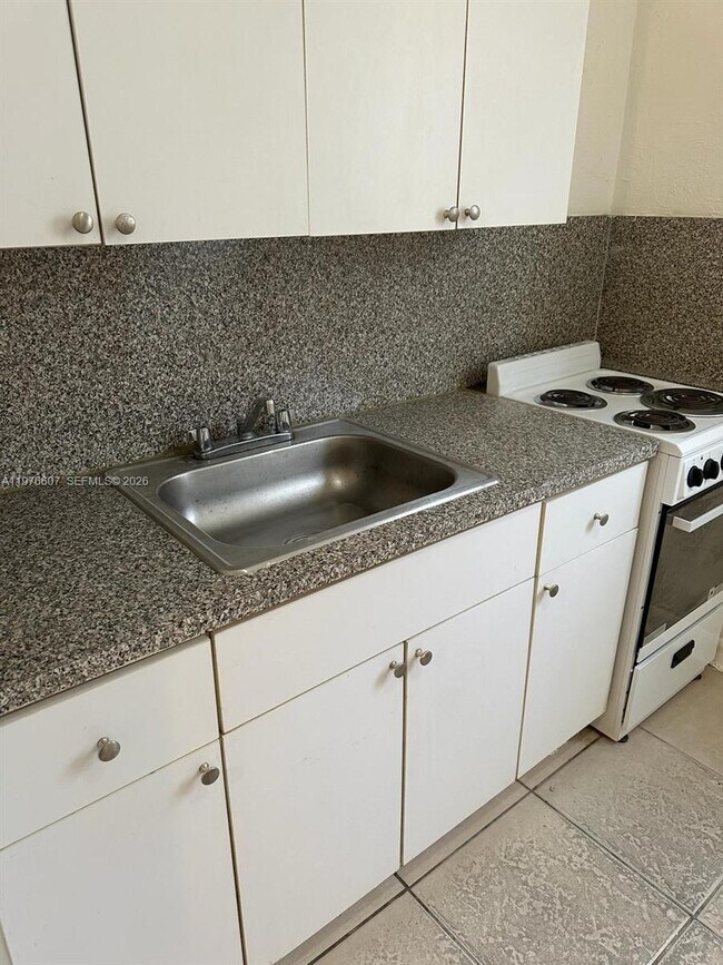 Foto del edificio - 180 NW 17th St