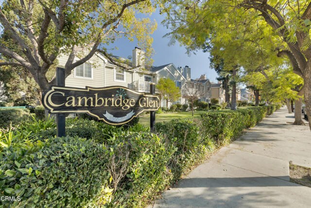 Entrada principal al complejo - 6638 Clybourn Ave