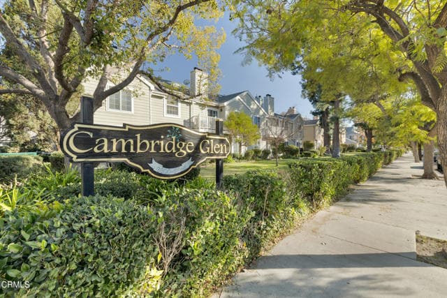 Main entrance to complex - 6638 Clybourn Ave