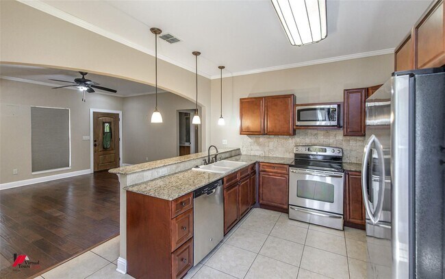 Building Photo - Villaggio Townhouse