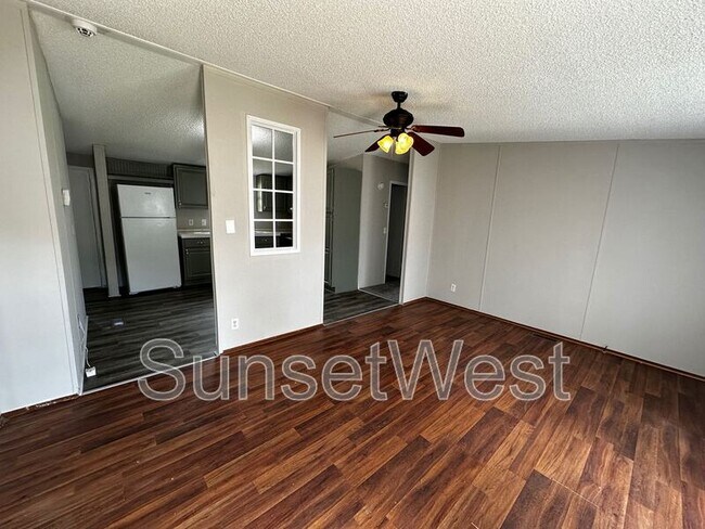 Foto del edificio - 4636 Rainbow Ln