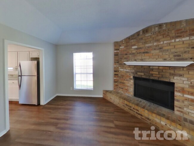 Foto del edificio - 824 Hollow Creek Rd
