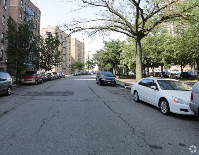 Building Photo - 2150 Crotona