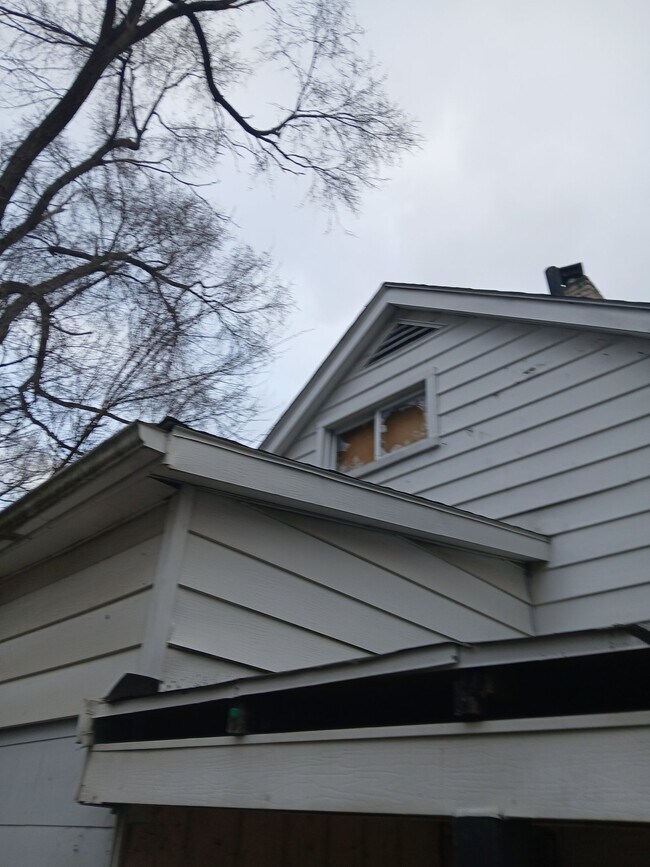 Foto del edificio - 912 Waldman Ave