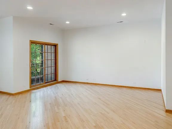 Foto del edificio - 3338 N Sheffield Ave