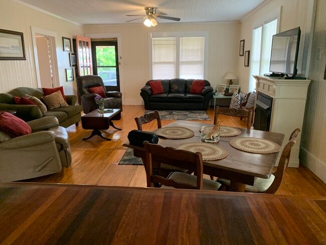 Foto del edificio - 144 Ray Davis Rd