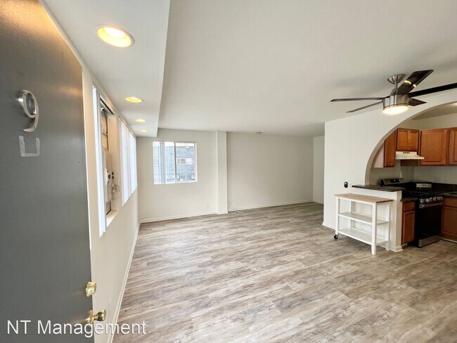 Foto del edificio - Studio, 1 bath Apartment - 12301 & 12307 P...