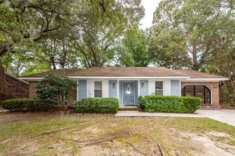 Primary Photo - 27 Paddlecreek Ave