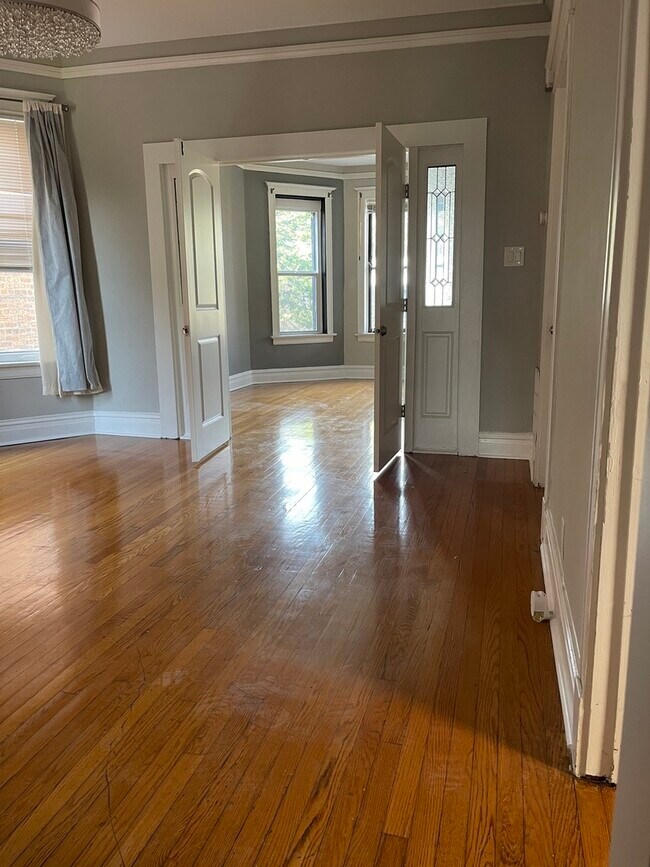 Foto del edificio - 7421 S Eberhart Ave