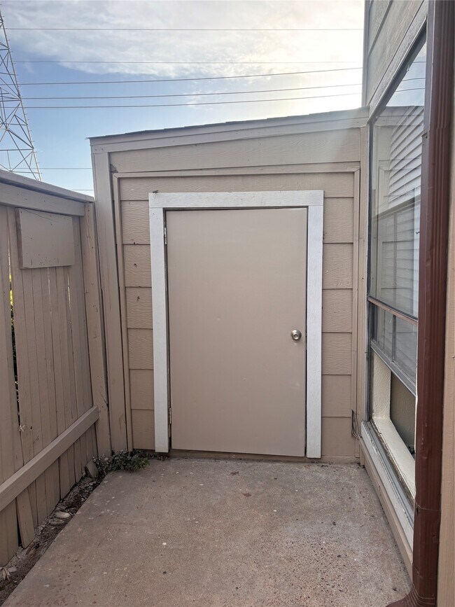Foto del edificio - 2110 Wilcrest Dr