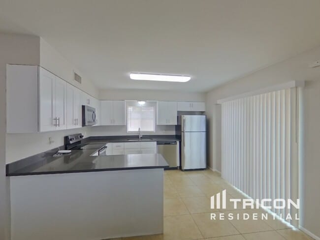 Building Photo - 7955 W Montecito Ave