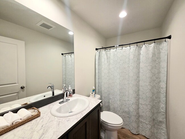 Building Photo - Brand New Build in Brand New East Wenatchee Neighborhood!