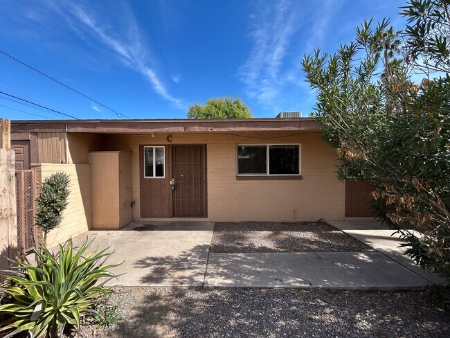 Photo - Old Town Scottsdale, well located 2 bedroom 1 bath Apartment