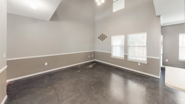 Building Photo - 1233 Canyon Creek Cir