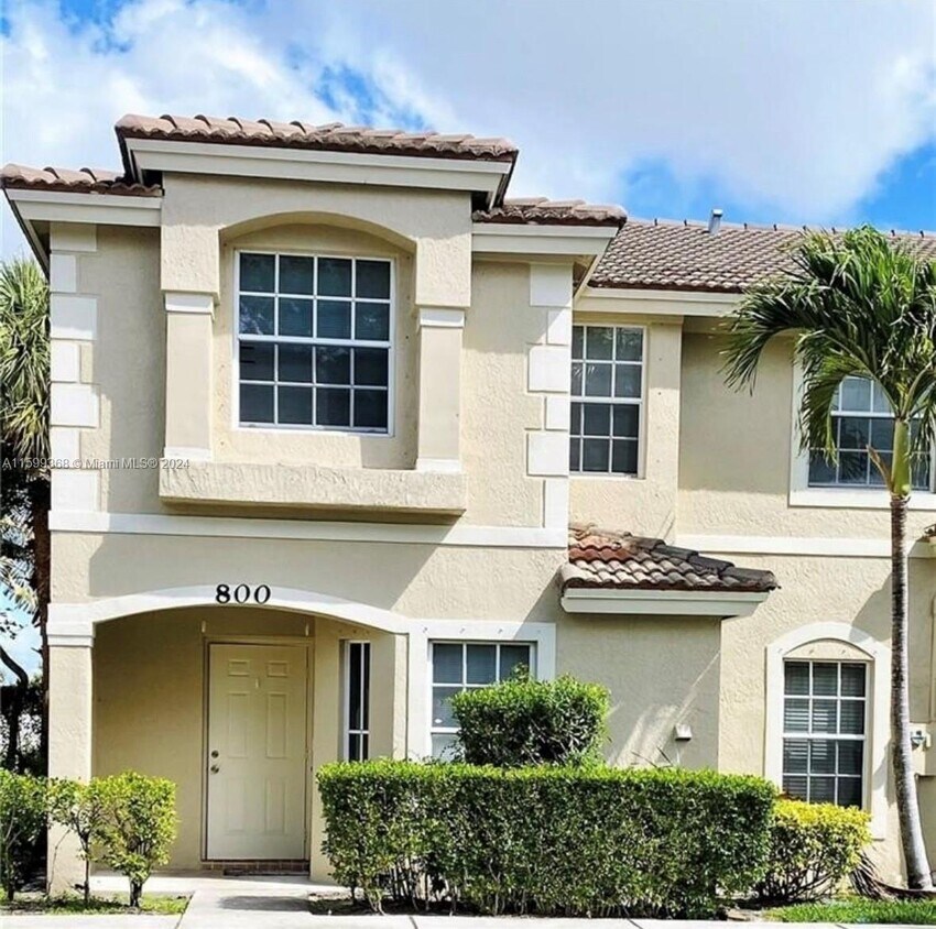 Foto principal - 800 Summit Lake Dr