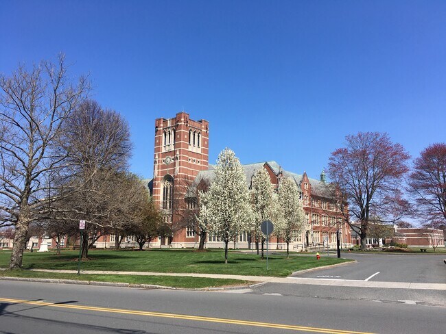 Foto del edificio - 318 Springfield St