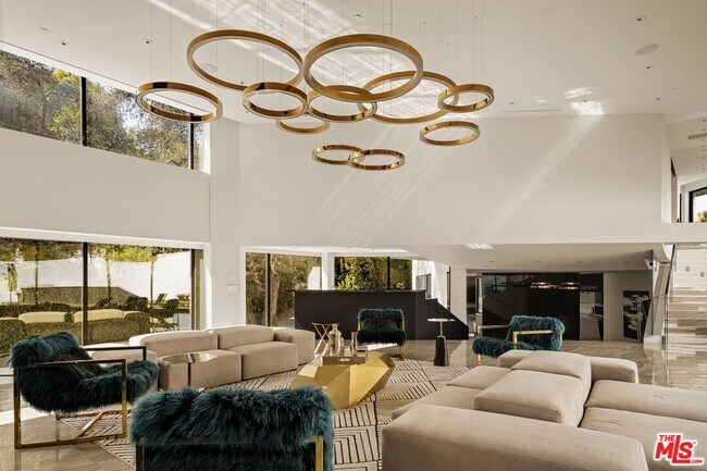 Foto del edificio - 2210 Bowmont Dr