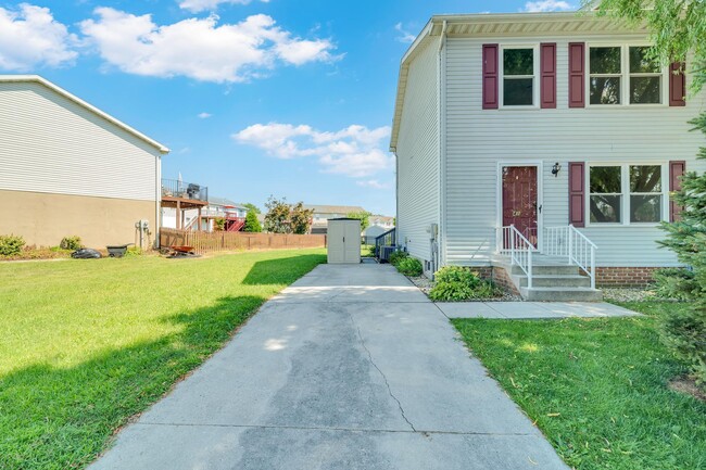 Building Photo - 41 Squire Cir