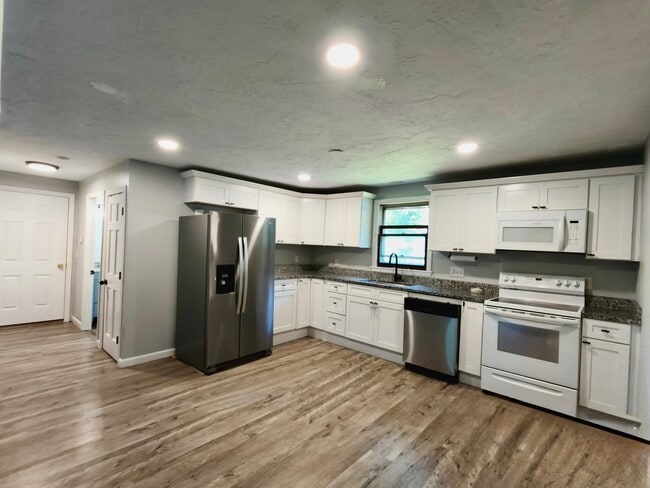 Kitchen - 28 S Spencer Rd