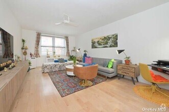 Building Photo - 10255 67th Dr