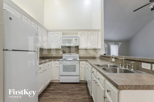 Building Photo - 8747 Summit Pines Dr