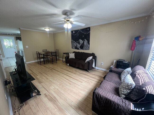 Foto del edificio - 2 bed 2.5 bath townhouse