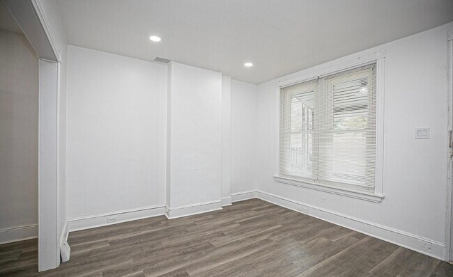 Foto del edificio - 6170 Lawnton St