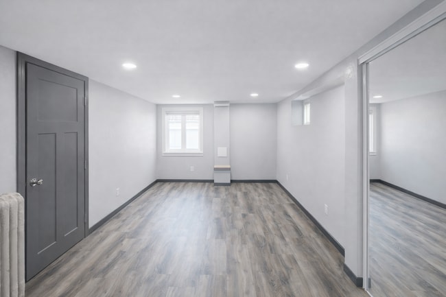 Building Photo - 809 13th Ave SE