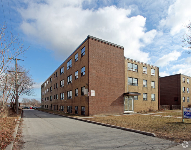 Primary Photo - 1535 Birchmount Rd