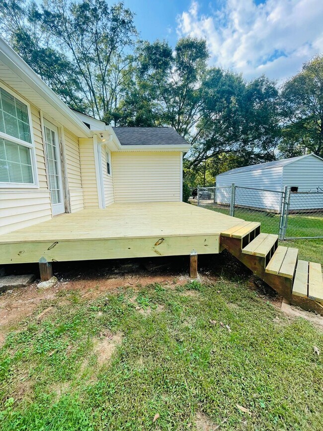 Foto del edificio - 5563 Owens Dr