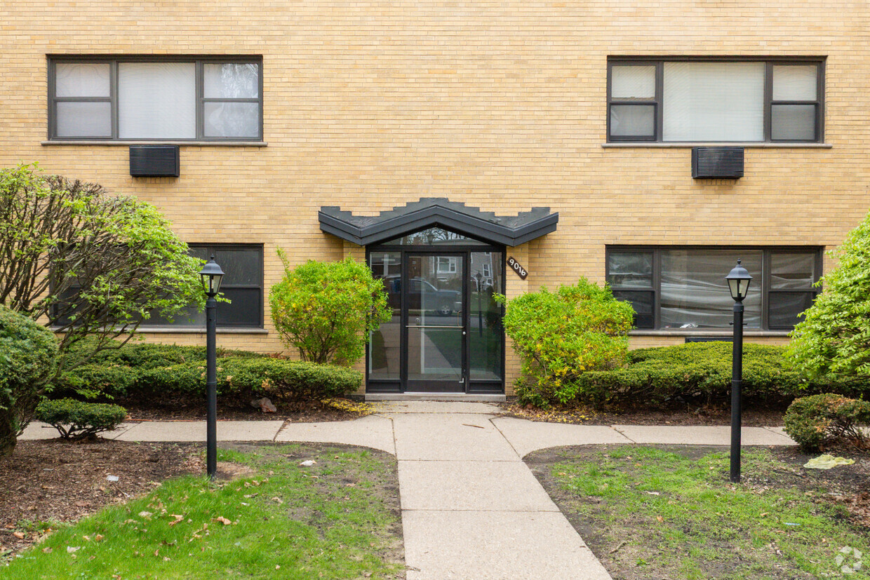 Entry - 9016 Lamon Ave
