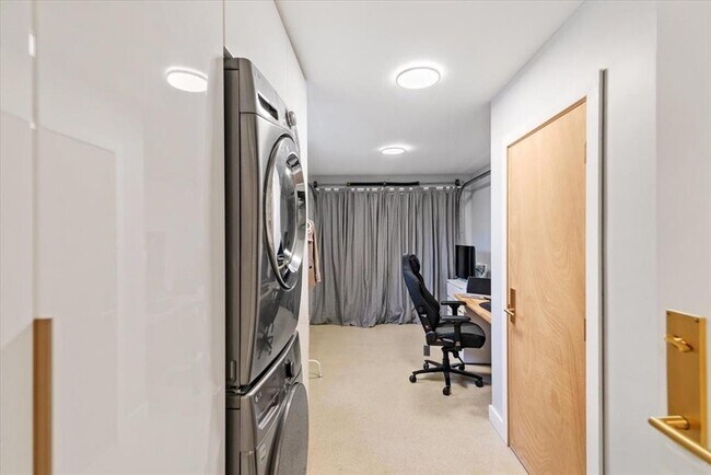 Building Photo - 308 S 26th Ave