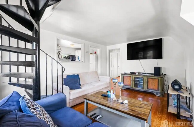 Building Photo - 40 Avenel St