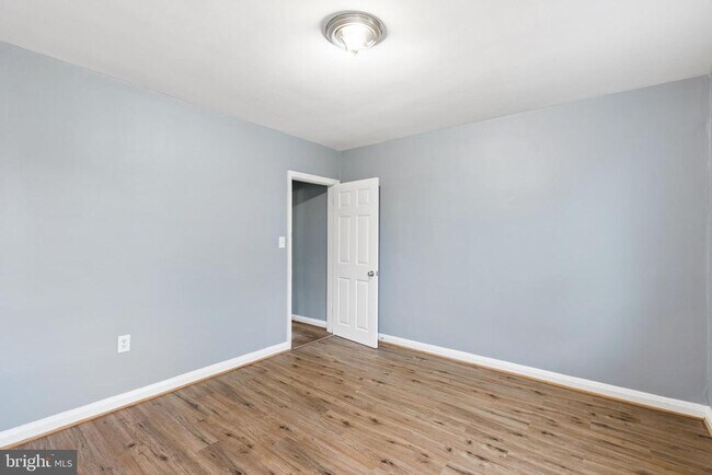 Foto del edificio - 7136 Eastbrook Ave