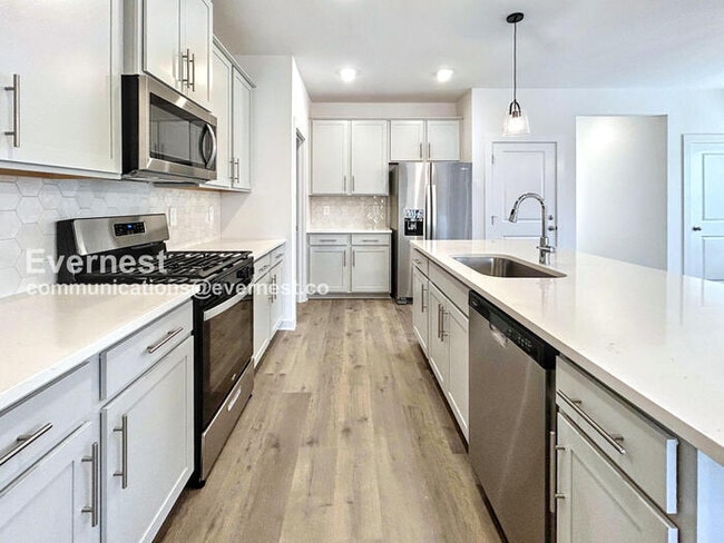 Foto del edificio - 649 Whitetail Ct