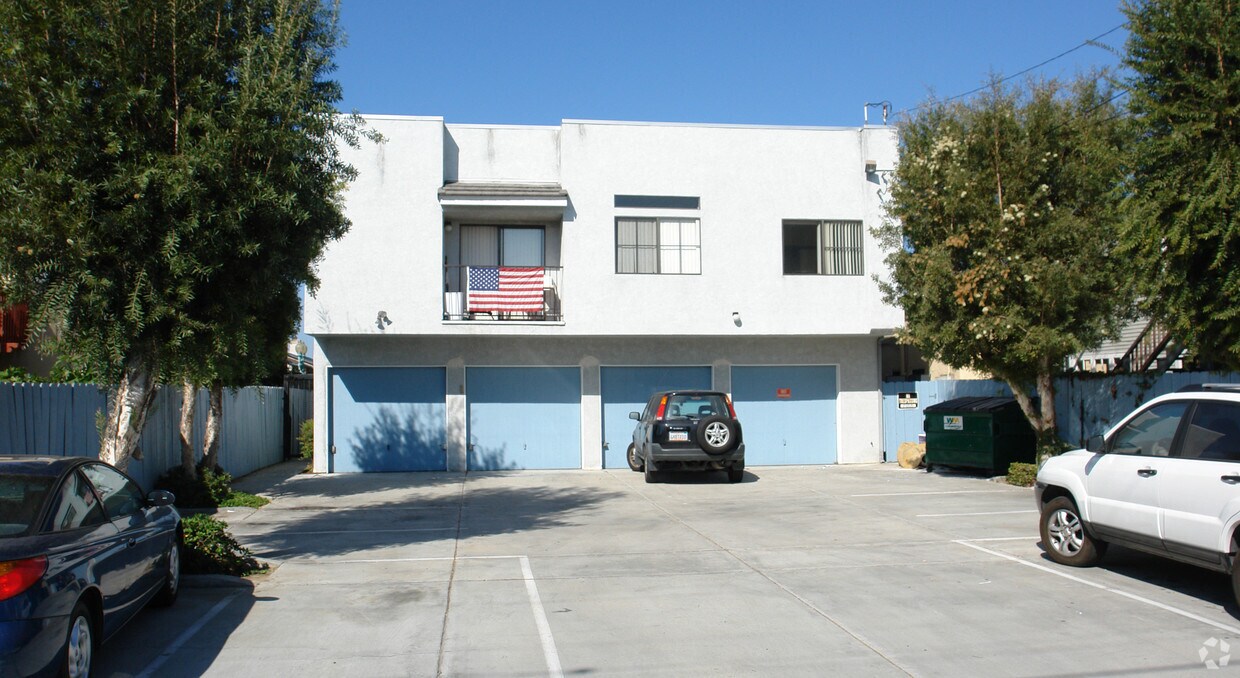 Building Photo - 4565-4571 Park Blvd