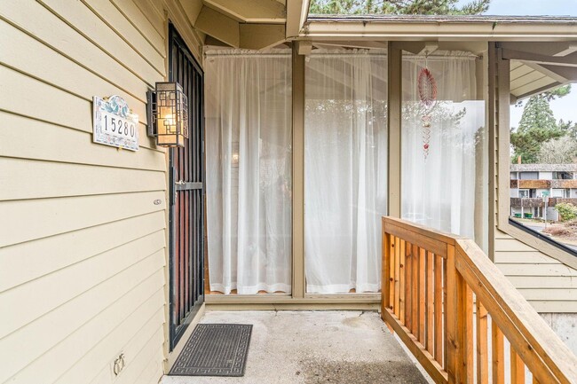 Building Photo - Lovely 3-bdrm/2-bath hideaway in Beaverton...