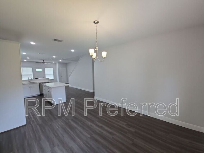 Foto del edificio - 8235 Locksley Rd