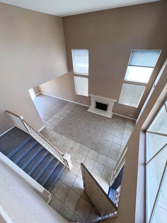 Building Photo - 4 Bed/2.5 Bath Home for Rent in Vista!