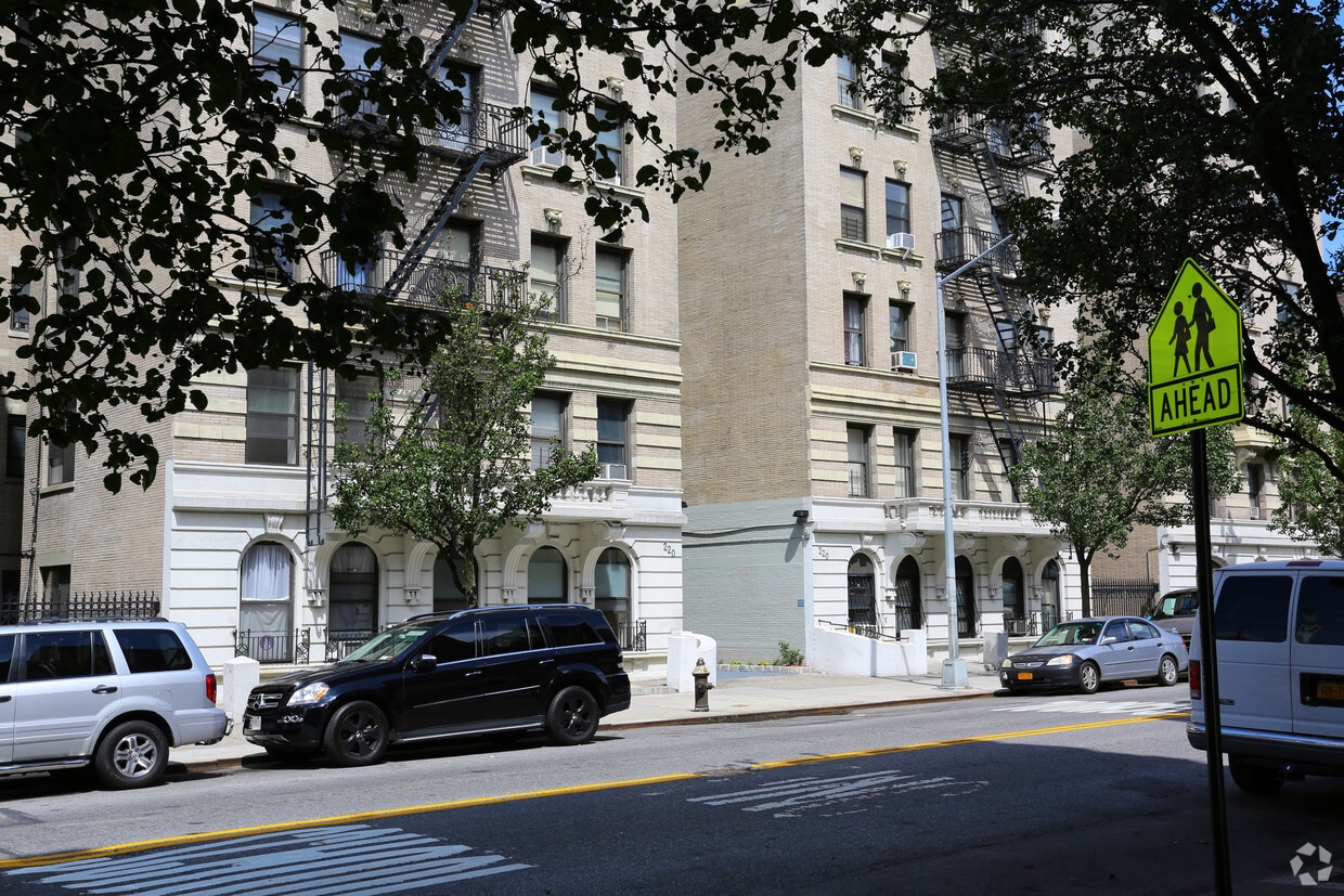 Building Photo - 220 Wadsworth Ave