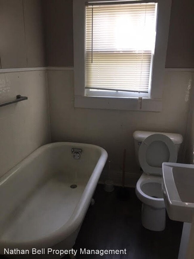 Building Photo - 2 br, 1.5 bath House - 874 SE 12TH