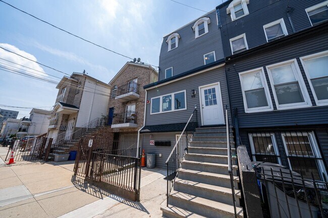 Building Photo - 51 Jewett Ave