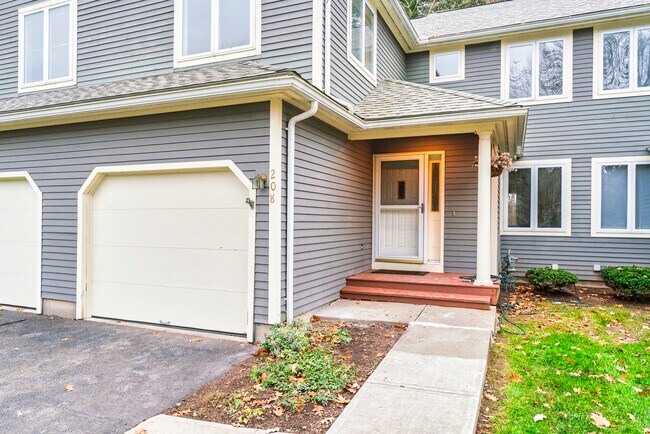 Foto del edificio - 208 Castlewood Dr