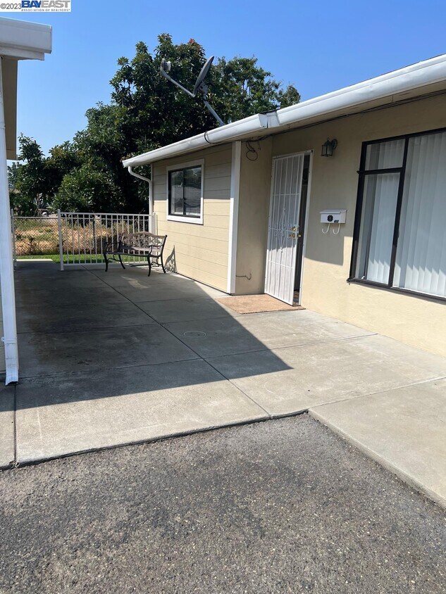 Primary Photo - 422 Grove Way