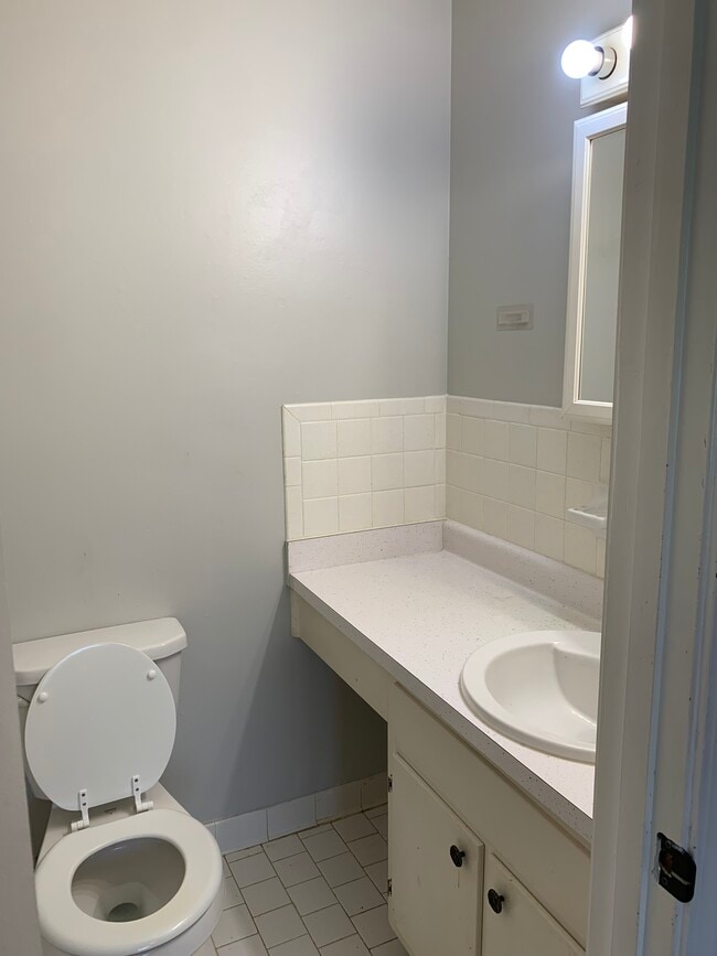 Building Photo - 8082 Ashbrook Dr