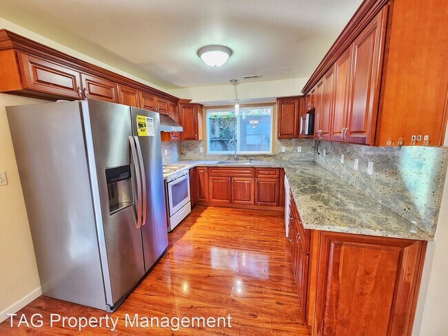 Building Photo - 5 br, 3.5 bath House - 2835A S Alaska Pl