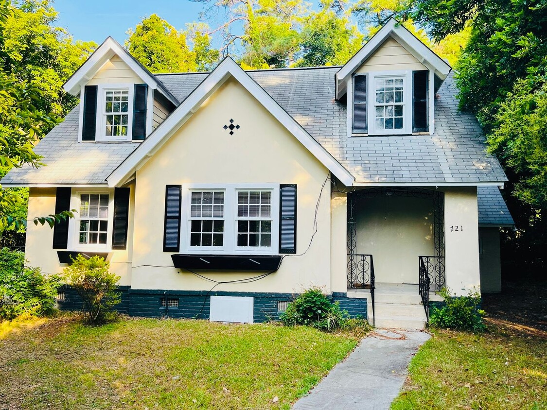 Primary Photo - Historic 2 Bed/1.5 Bath Cottage on Kilbourne