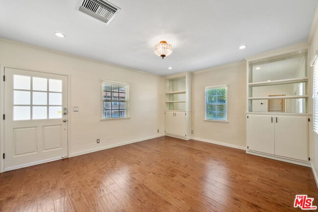 Building Photo - 3141 Fairmount Ave