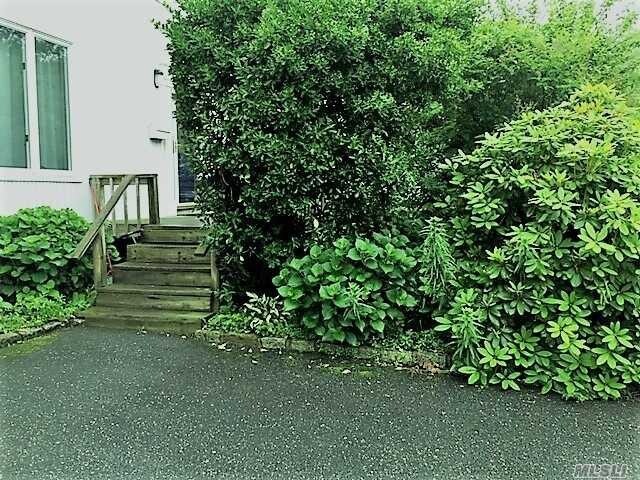 Primary Photo - 1 Oak St E